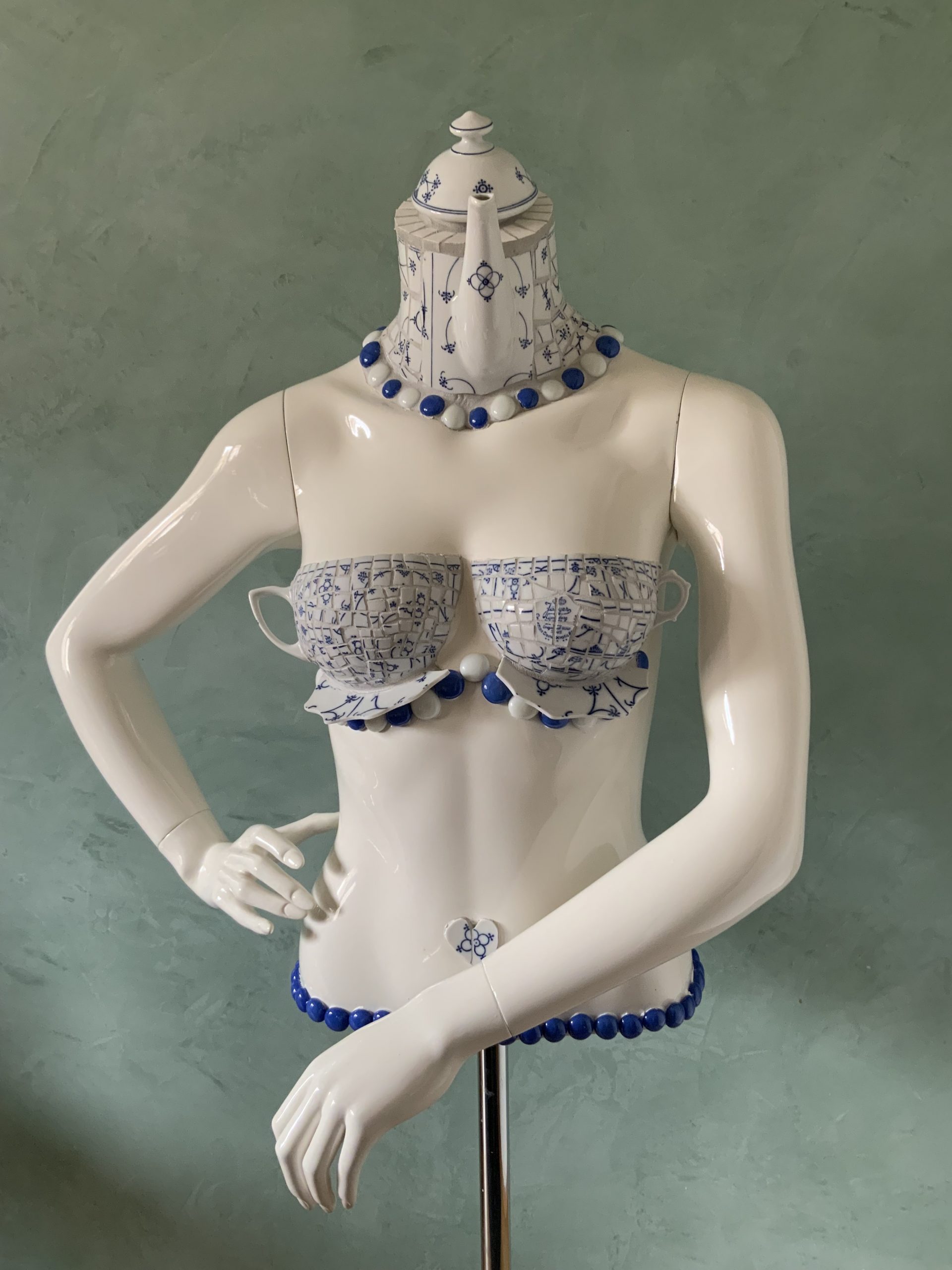 Schaufensterpuppe Mosaik Porzellan Fulda Kunst Kunstobjekt